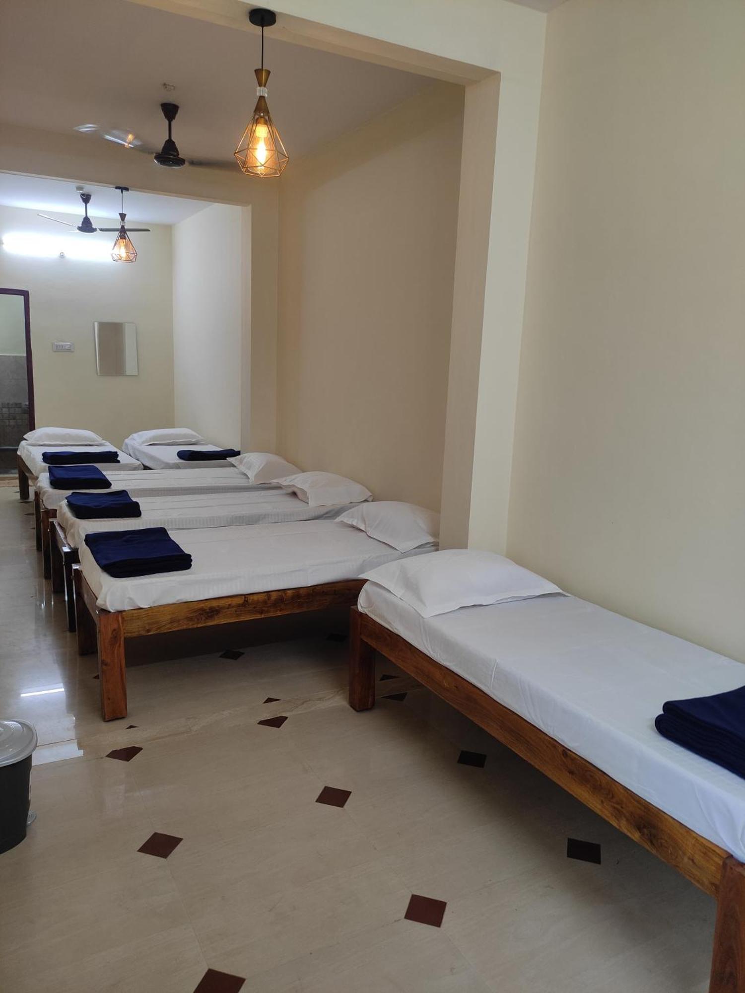 Nest Inn Service Rooms Chikmagalūr エクステリア 写真